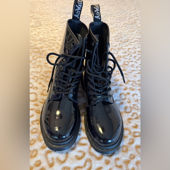 Dr. Martens Black Patent Leather Ankle Boot Women’s 
Size: 8 - Picture 2 of 10